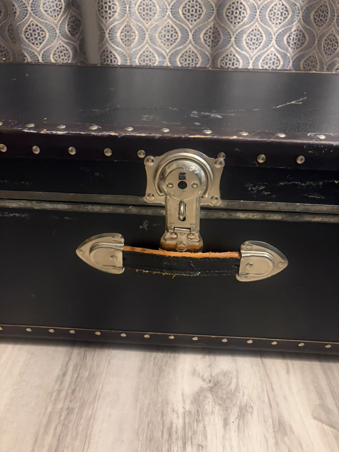 Vintage Black Trunk - photo 3