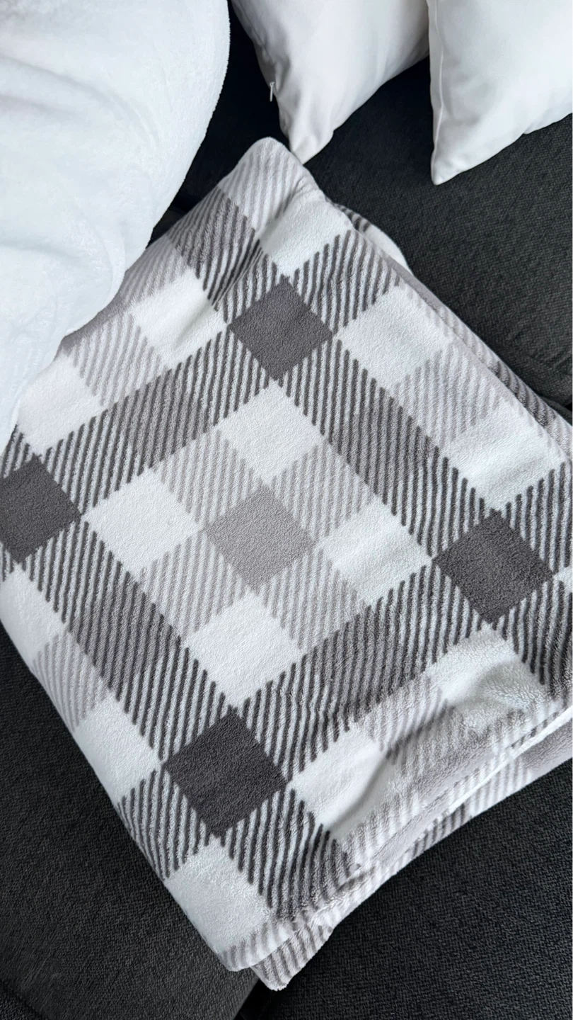 Cozy Plaid Throw Blanket - photo 2