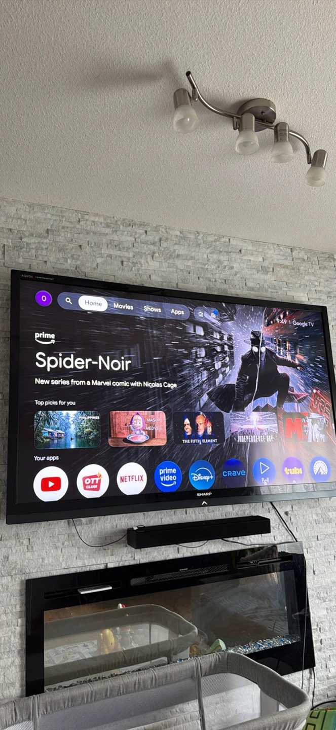 Sharp Aquos Quattron Smart TV - photo 2