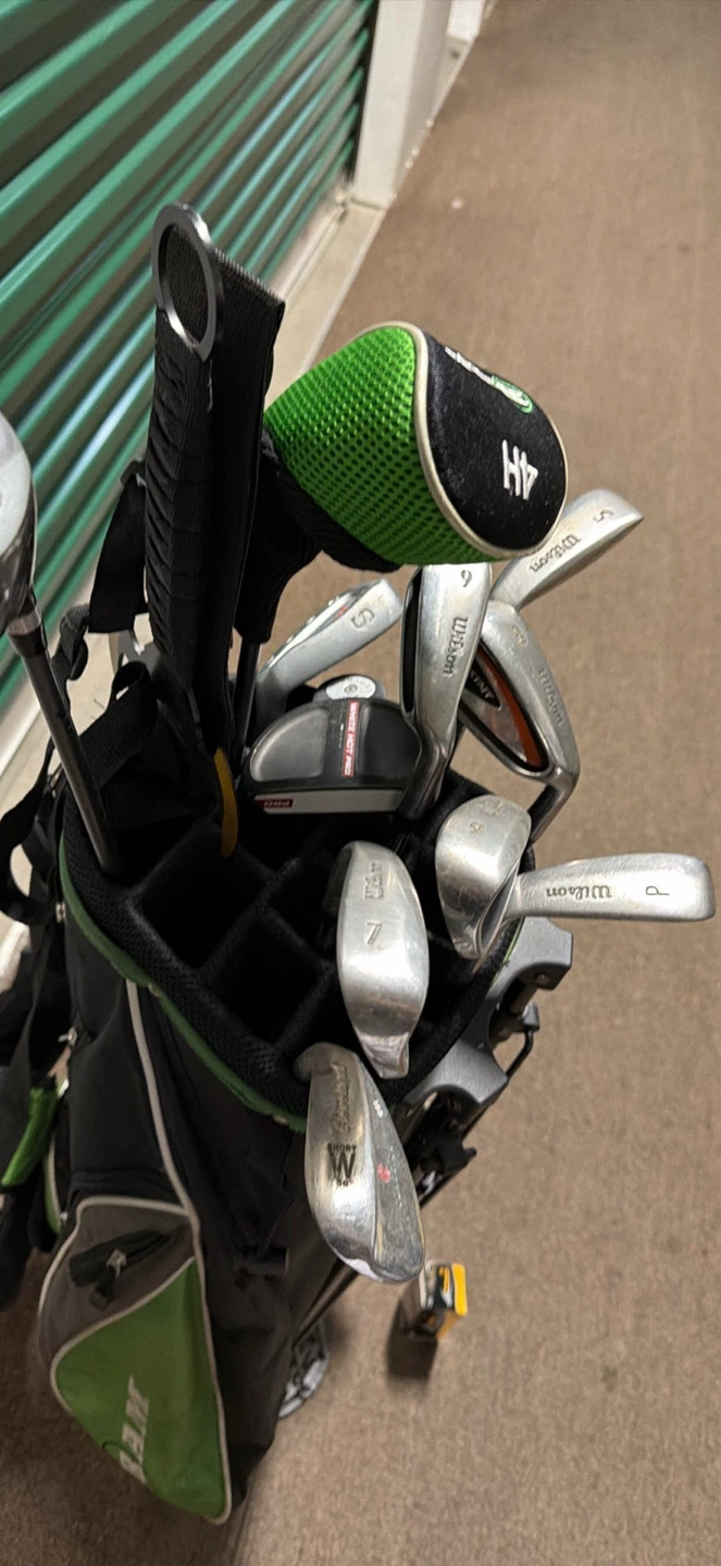 Wilson Golf Club Set with Bag