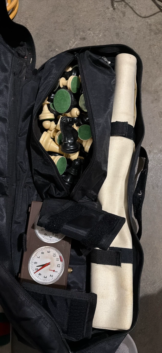Chess Set with Clock and Bag - Chess Federation of Canada - photo 2
