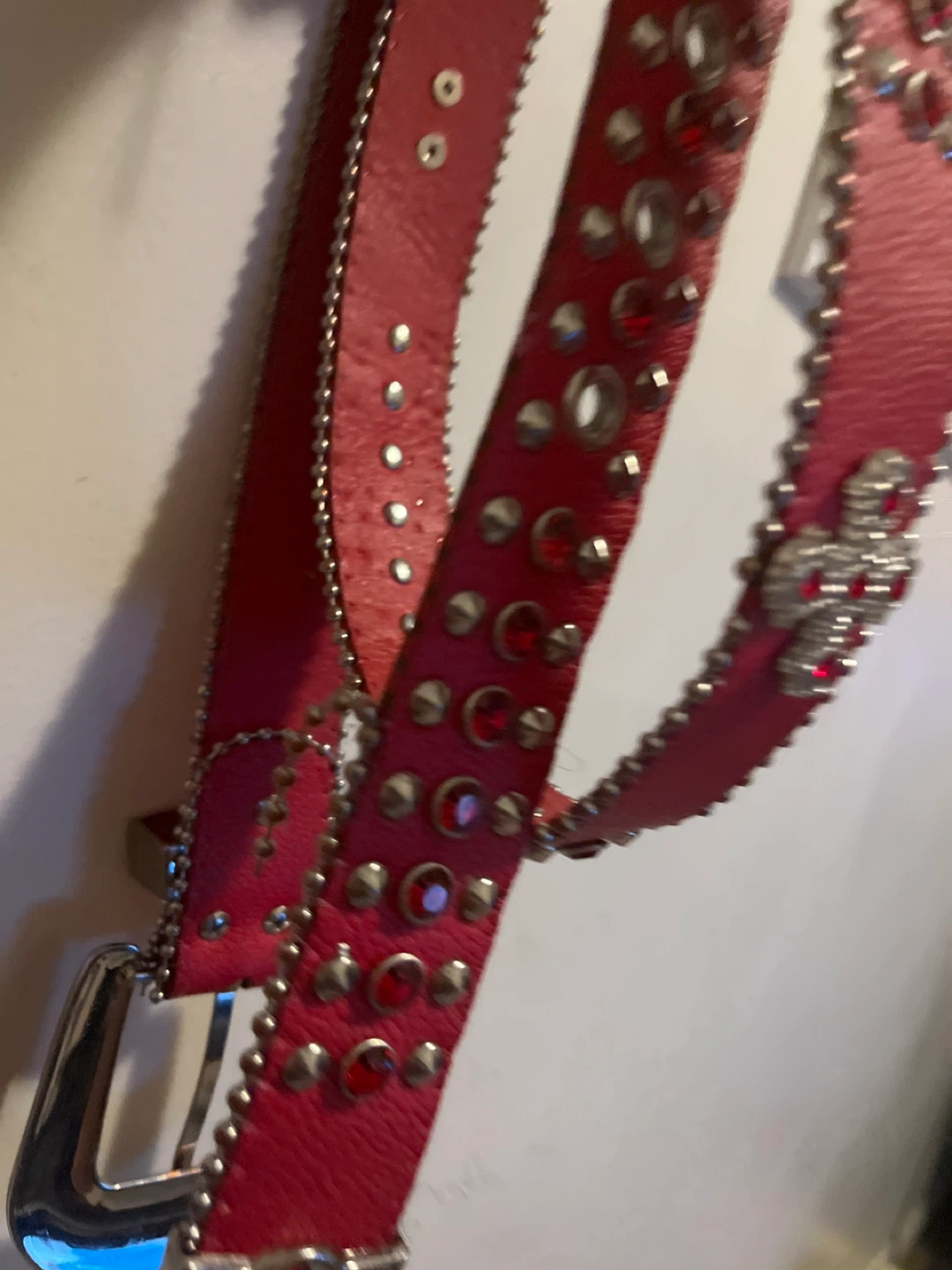 Red studded belt with rhinestones - photo 2