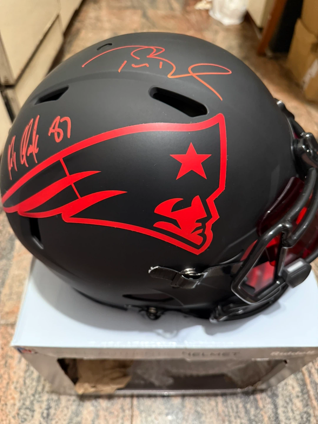 Tom Brady Rob New England Patriots Autographed Football Helmet - photo 2
