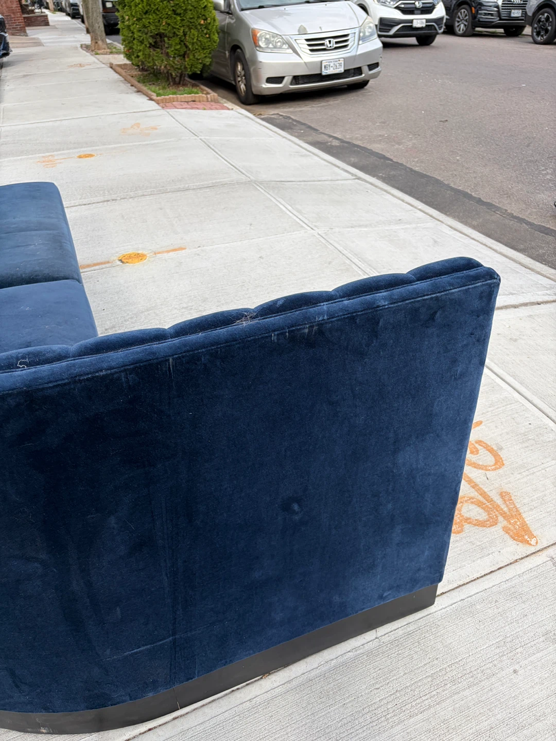 Navy Blue Channel Tufted Curved Sofa - photo 2