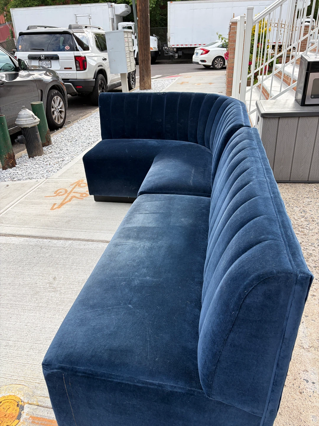 Navy Blue Channel Tufted Curved Sofa - photo 3