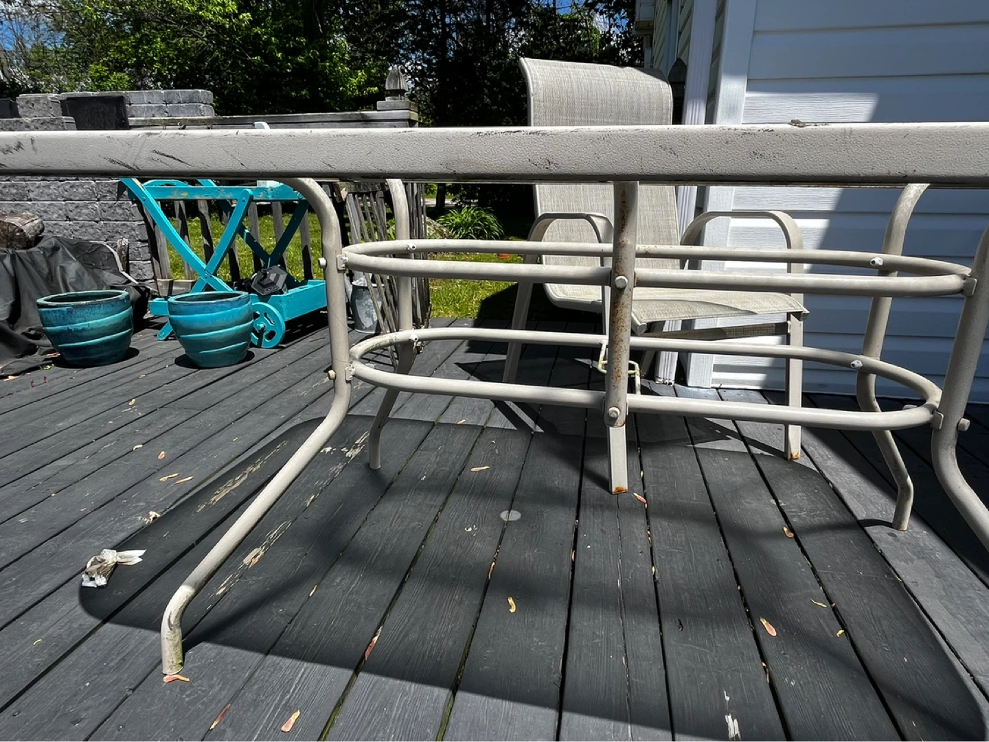 Outdoor patio table and chairs - photo 4