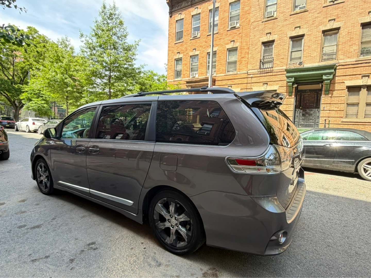 2012 Toyota Sienna SE Minivan - photo 4