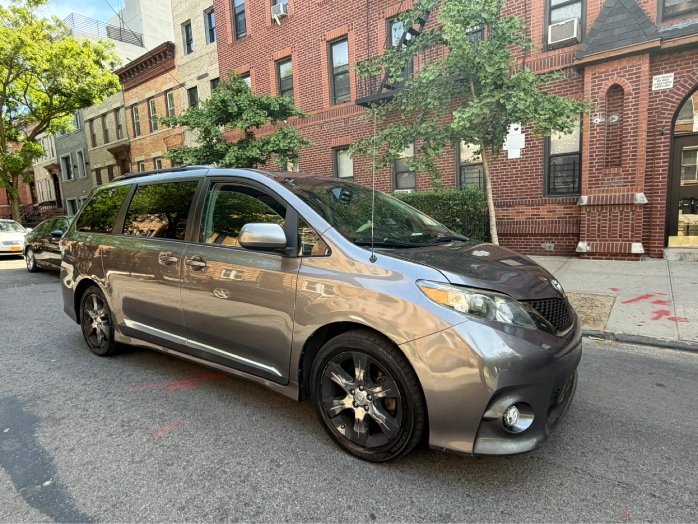 2012 Toyota Sienna SE Minivan
