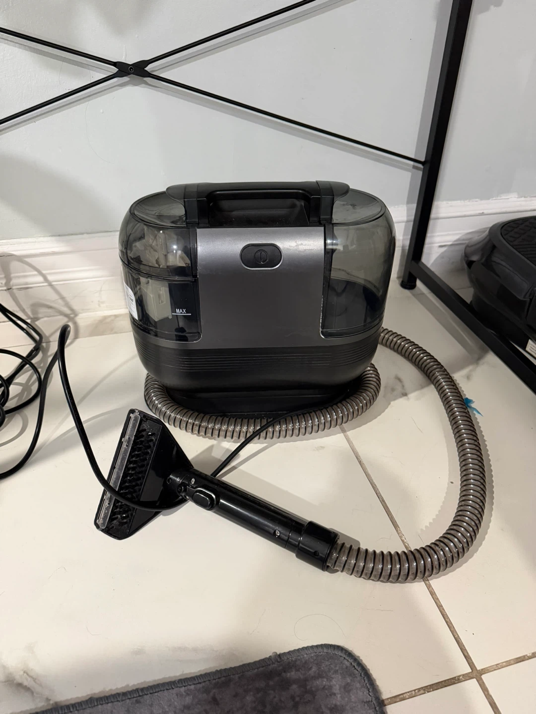 Carpet Cleaner with Hose and Attachment