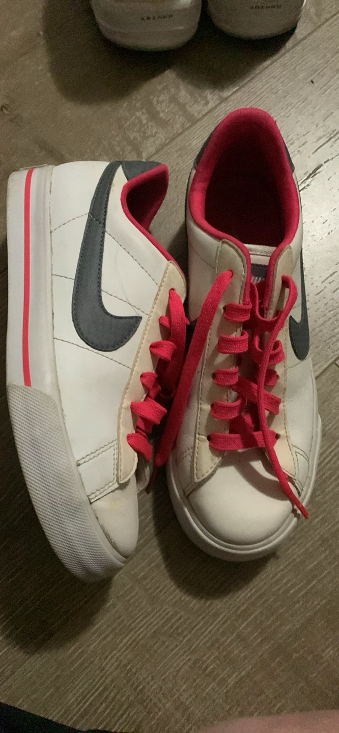 $15 Nike youth (4.5) - photo 2