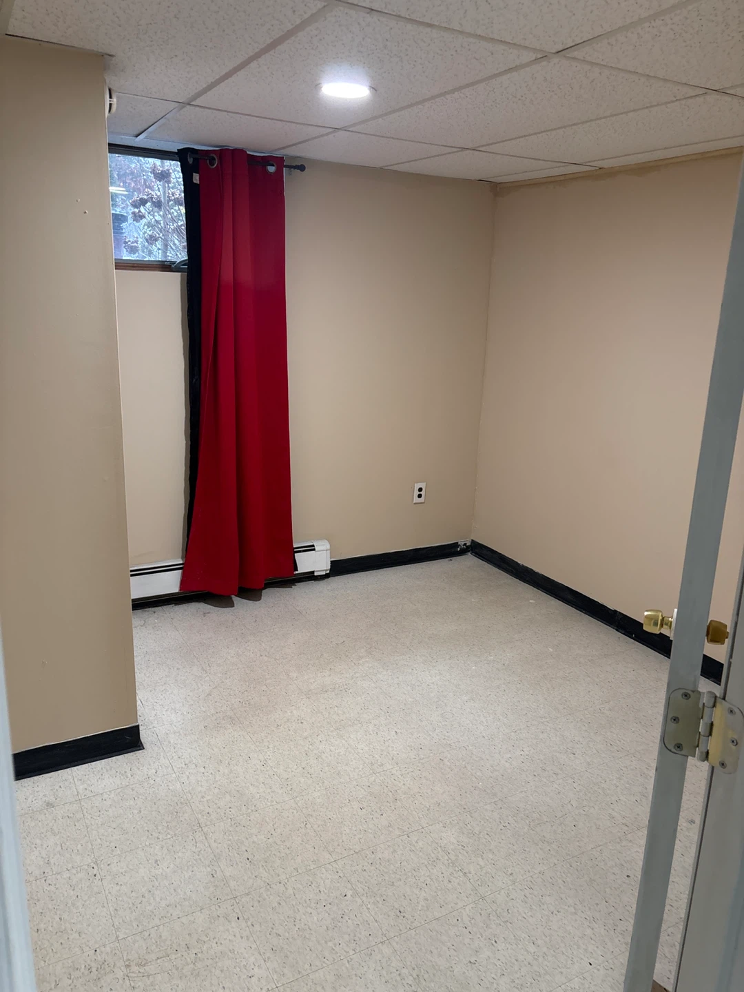 Basement Apartment with Kitchen and Bathroom - photo 5