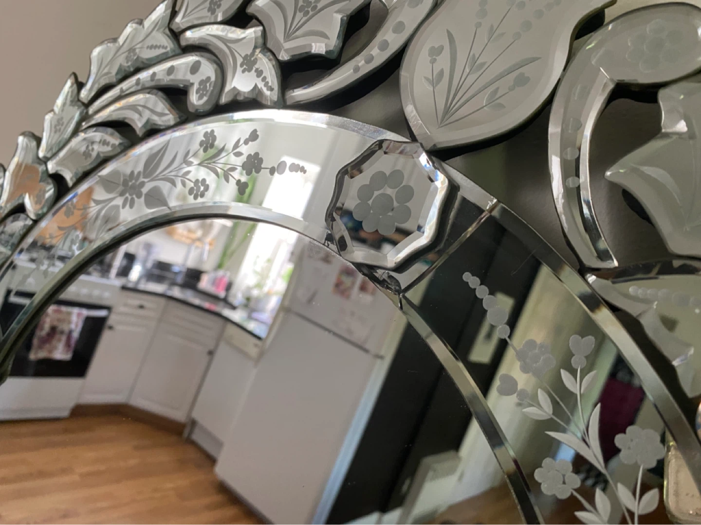 Round Wall Mirror with Floral Etching - photo 4