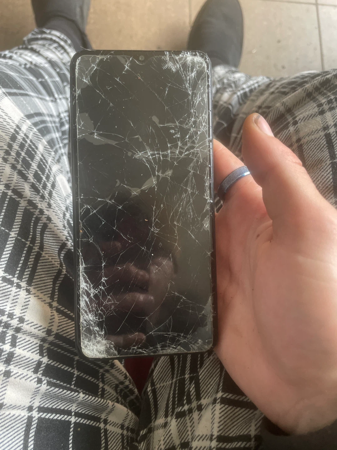 Samsung A13S Smartphone - Cracked Screen - photo 2