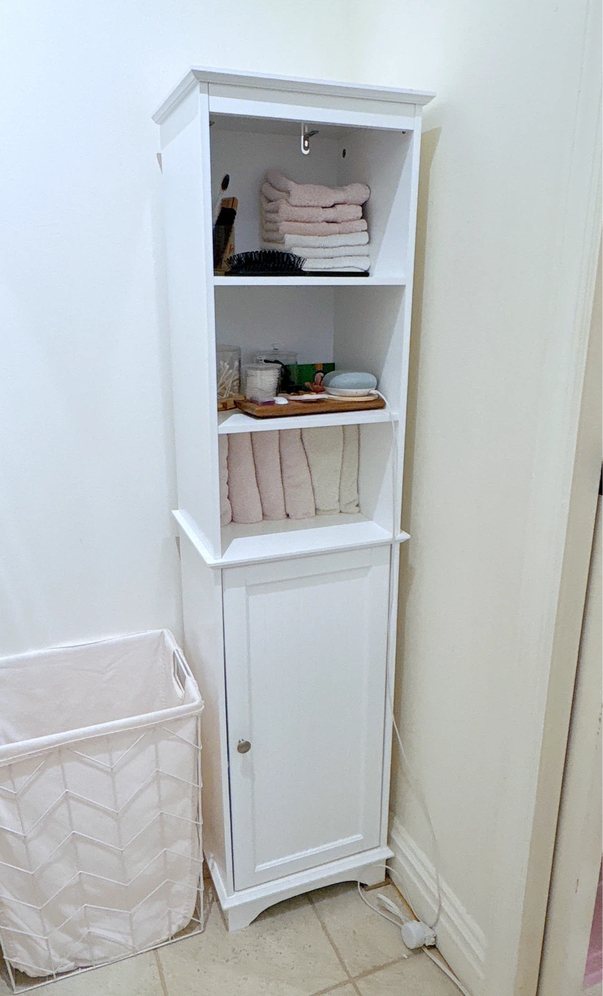 White Cabinet/Shelf Unit with Door