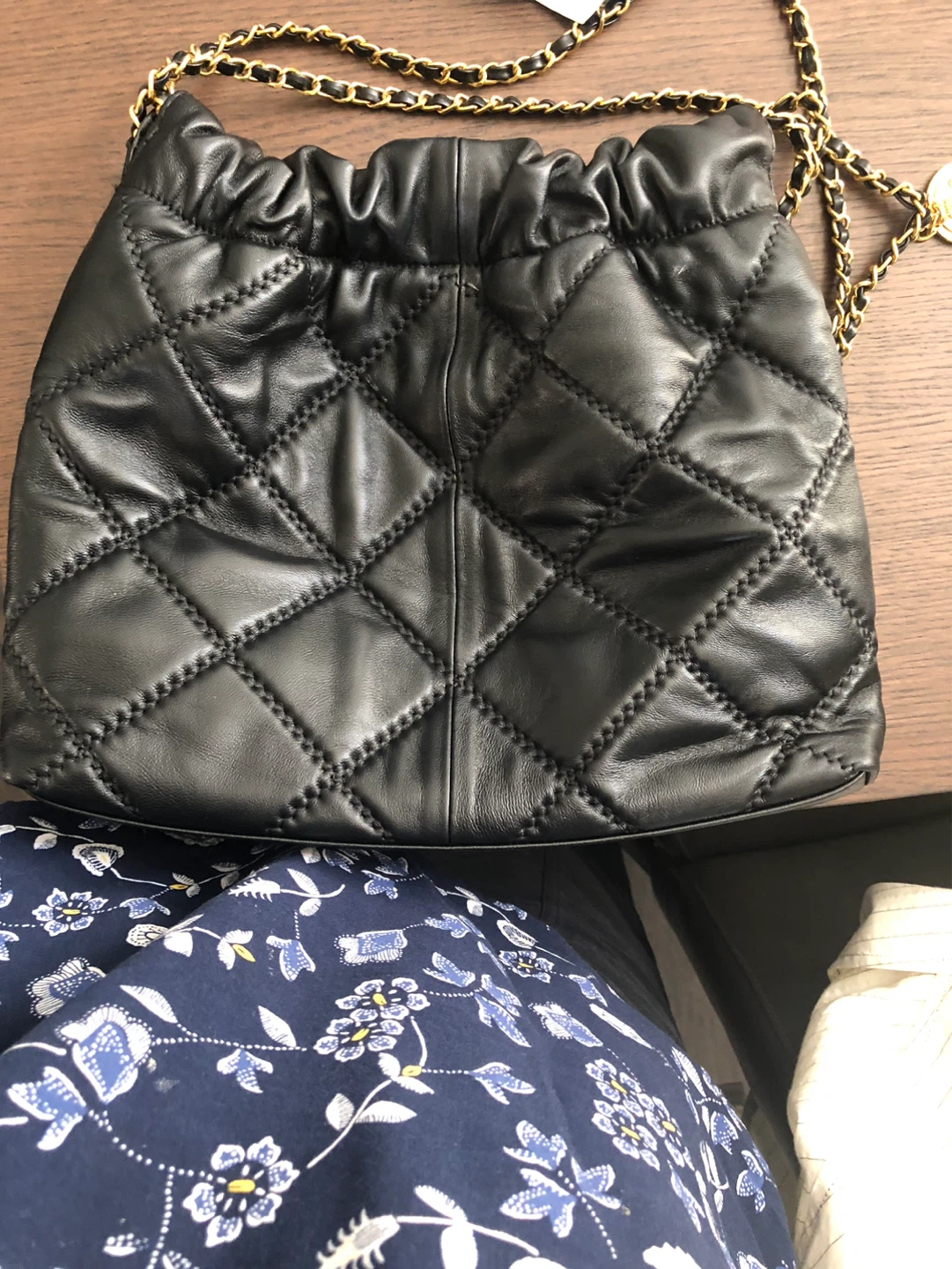 ZOUTOU Black Quilted Leather Drawstring Shoulder Bag - photo 2