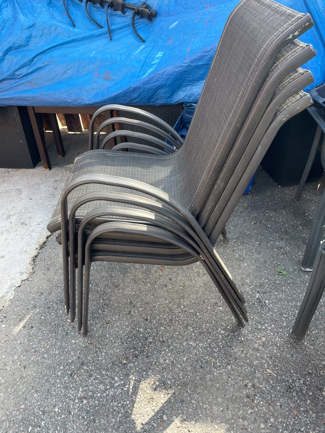 4 Stackable Outdoor Chairs (Set of 5) - photo 2