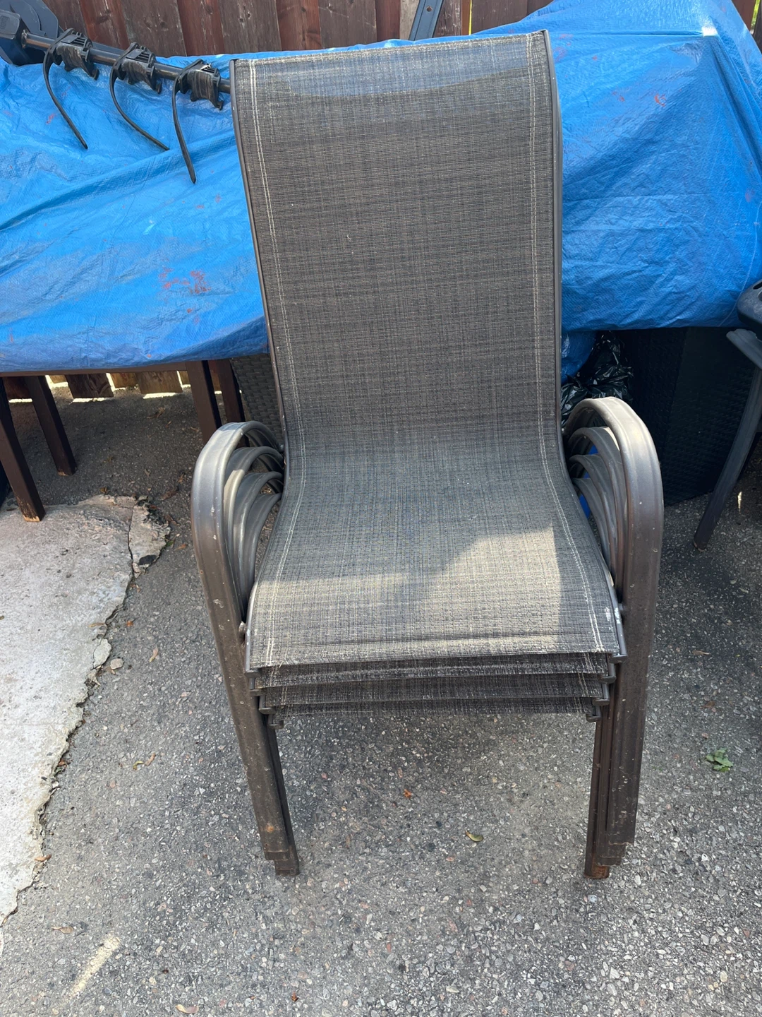 4 Stackable Outdoor Chairs (Set of 5)