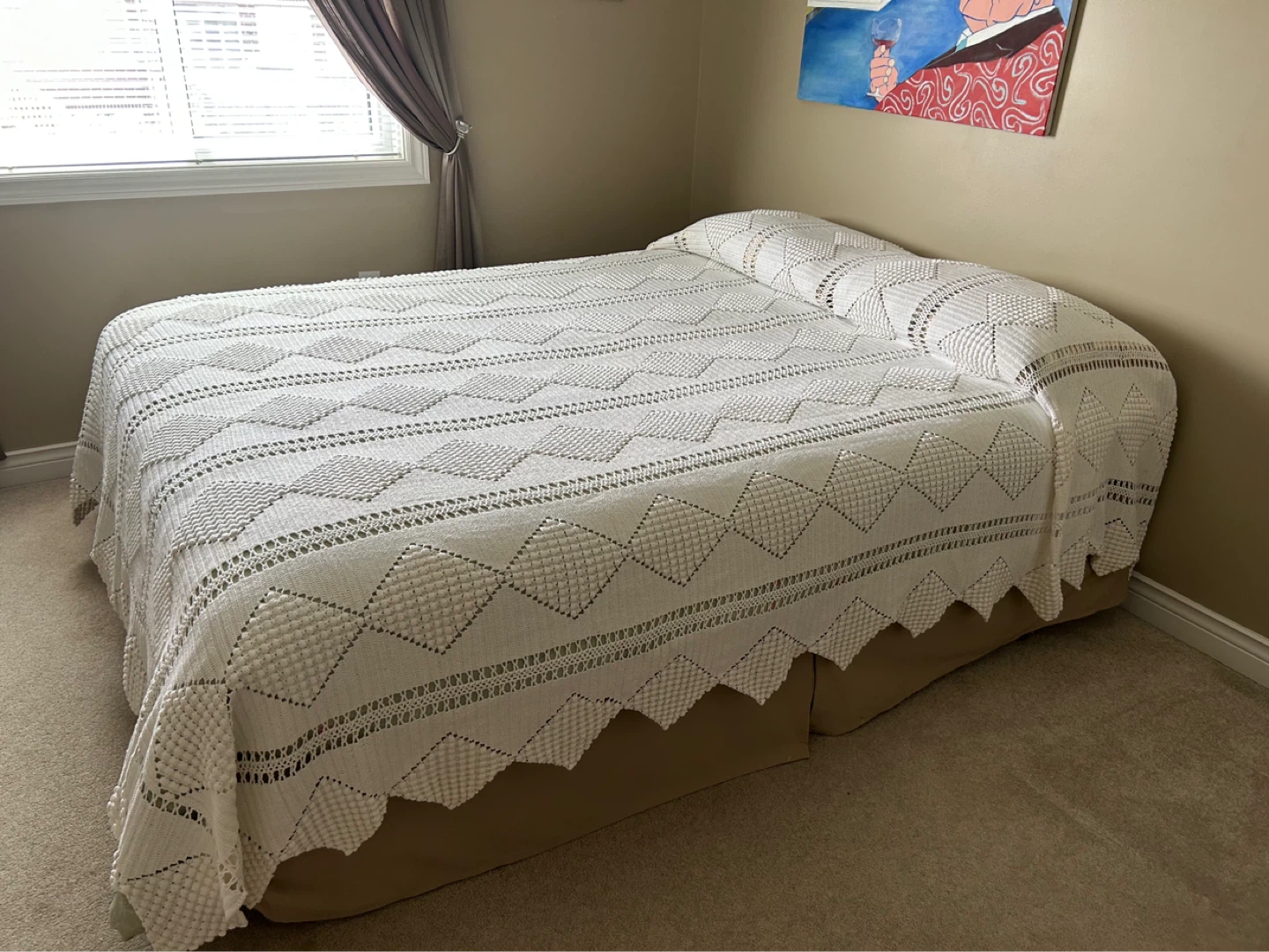 Cream-coloured hand crocheted queen size bedspread - photo 2