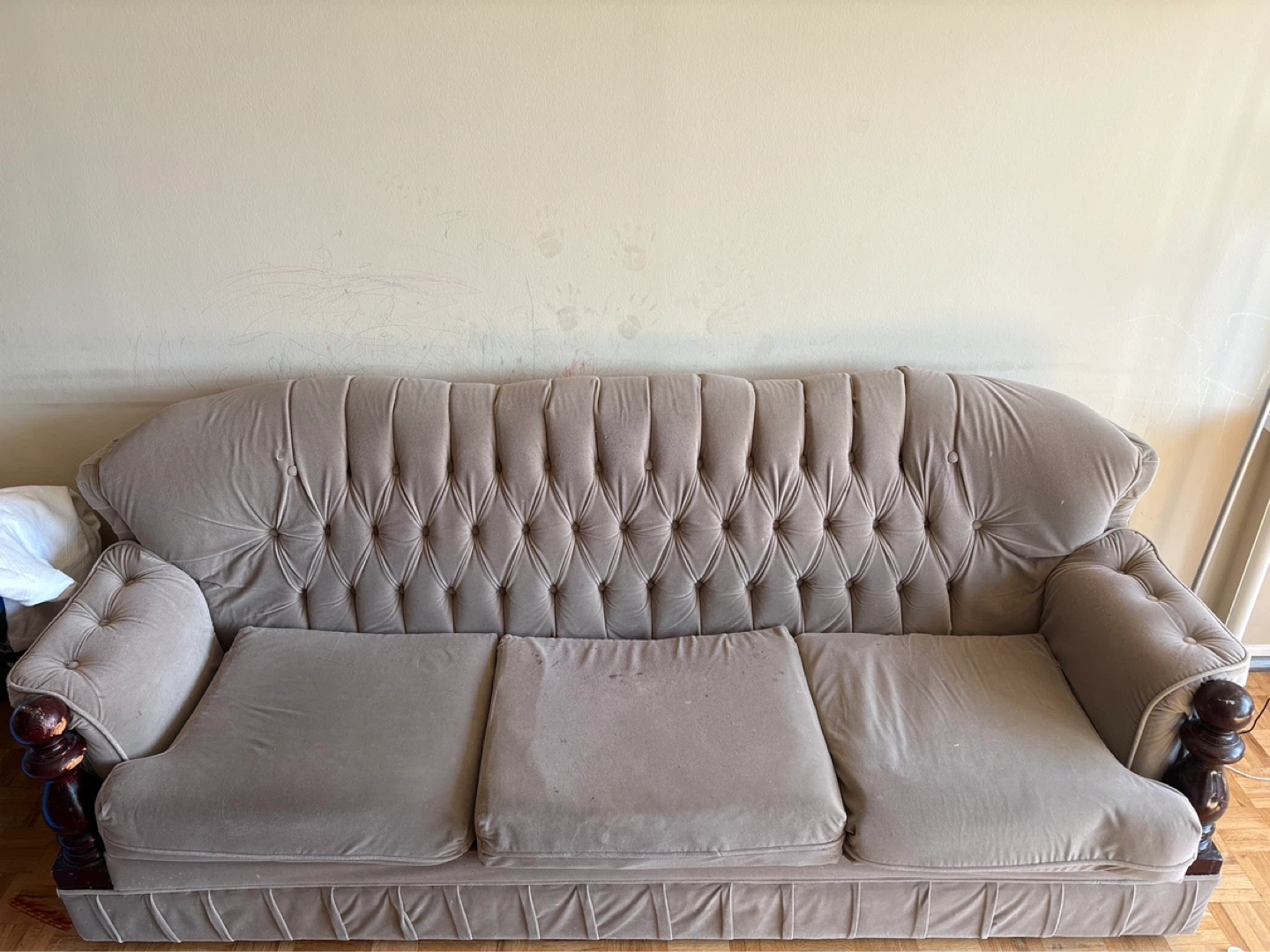 Tufted Sofa - photo 3