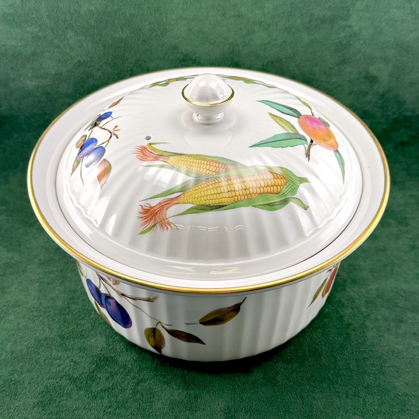 Large lidded Evesham casserole