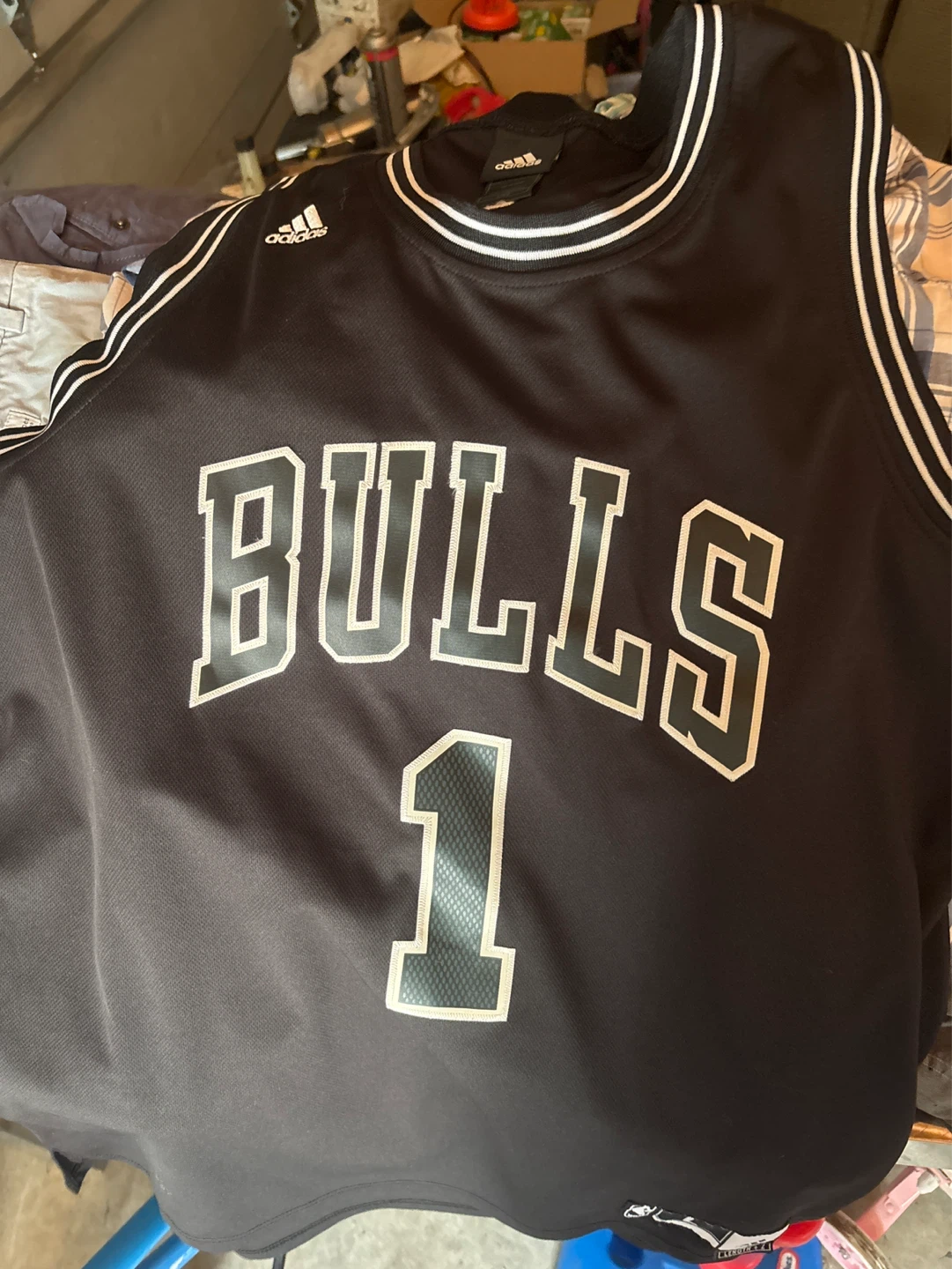 Bulls rose jersey Size large  new never used length +2