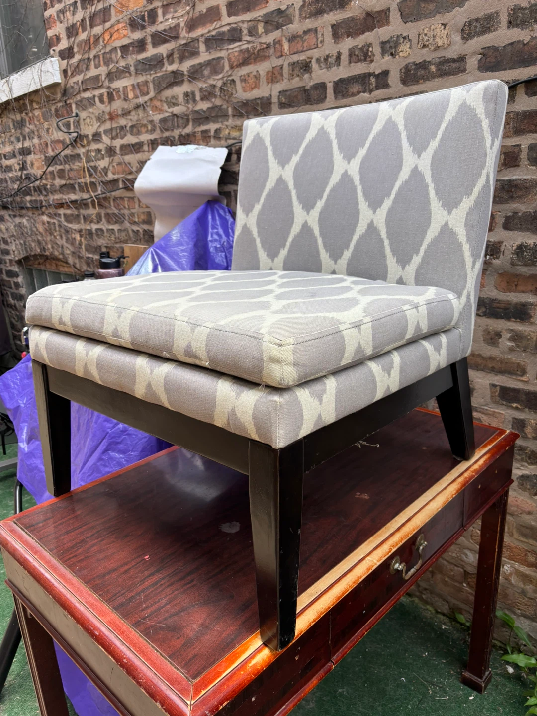 Accent Chair - Gray & White Ikat Pattern - photo 5