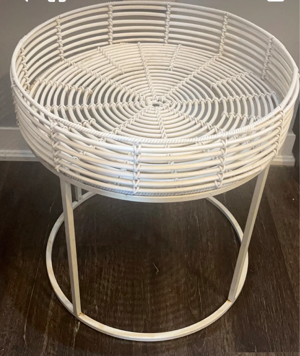 White Round Wicker Tray Table