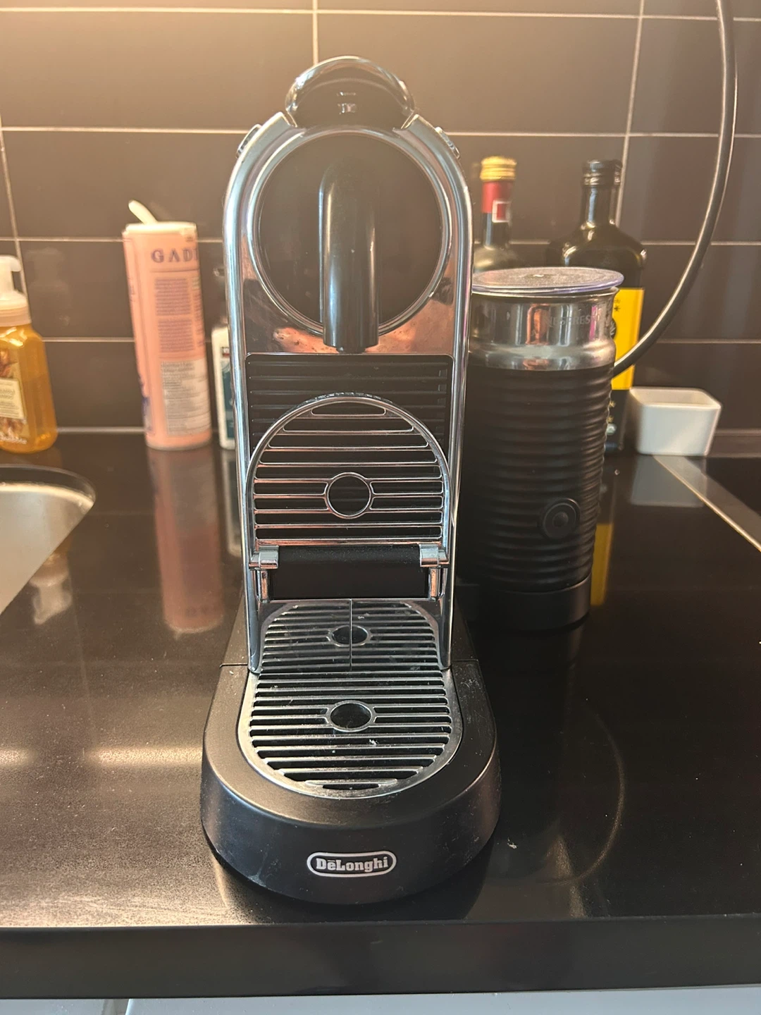 DeLonghi Nespresso Coffee Machine with Milk Frother - photo 2