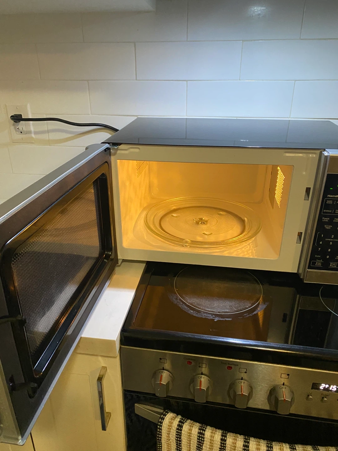 Hamilton Beach Microwave - photo 2