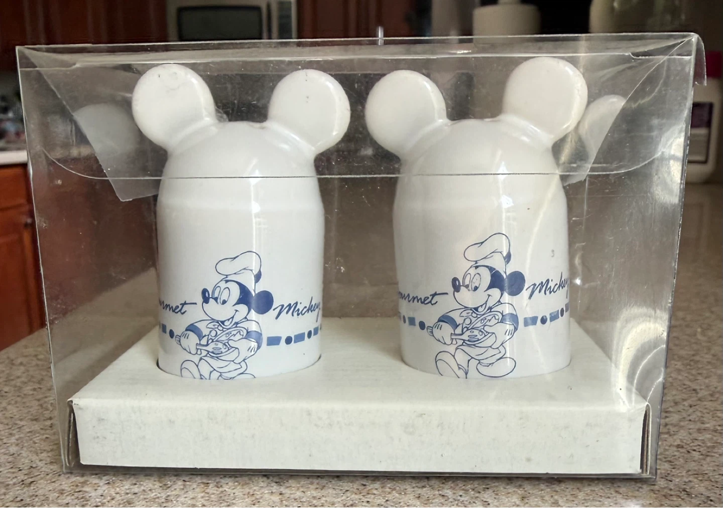 Mickey Mouse salt and pepper shakers - photo 2