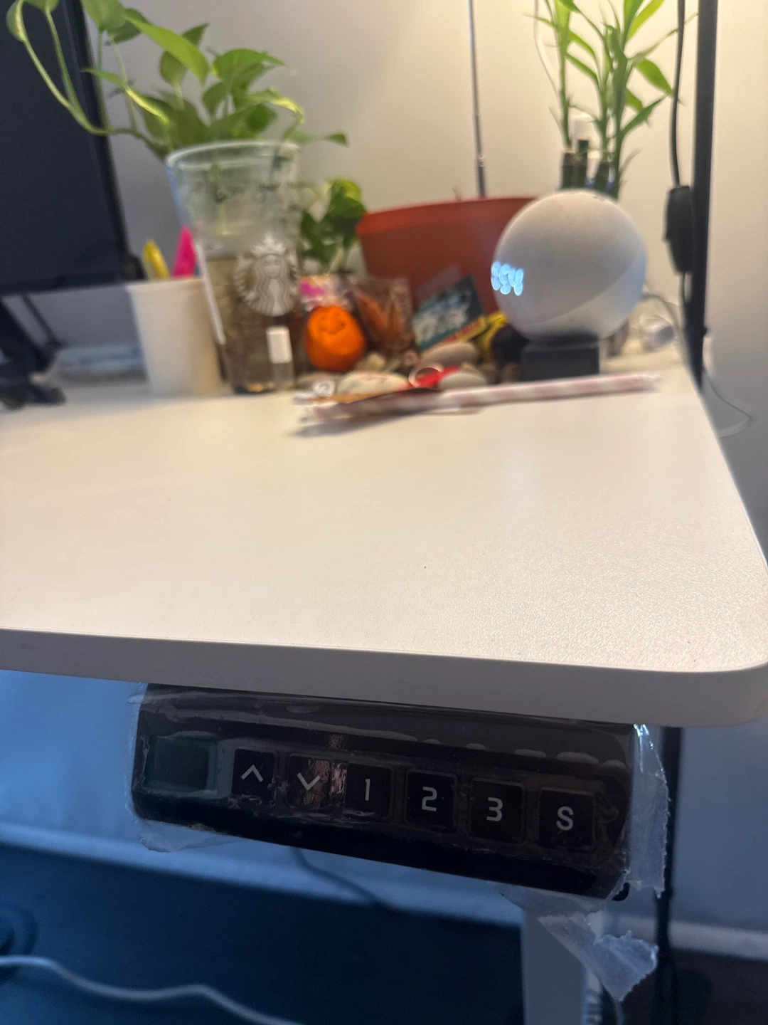 Workspace setup : table + chair + monitor - photo 4