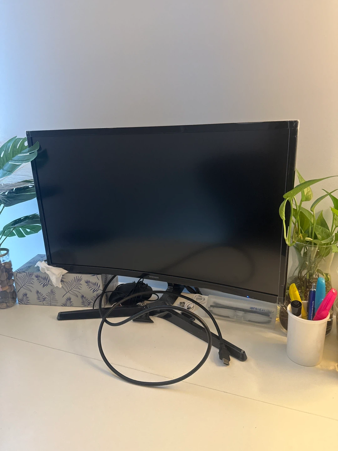 Workspace setup : table + chair + monitor - photo 2