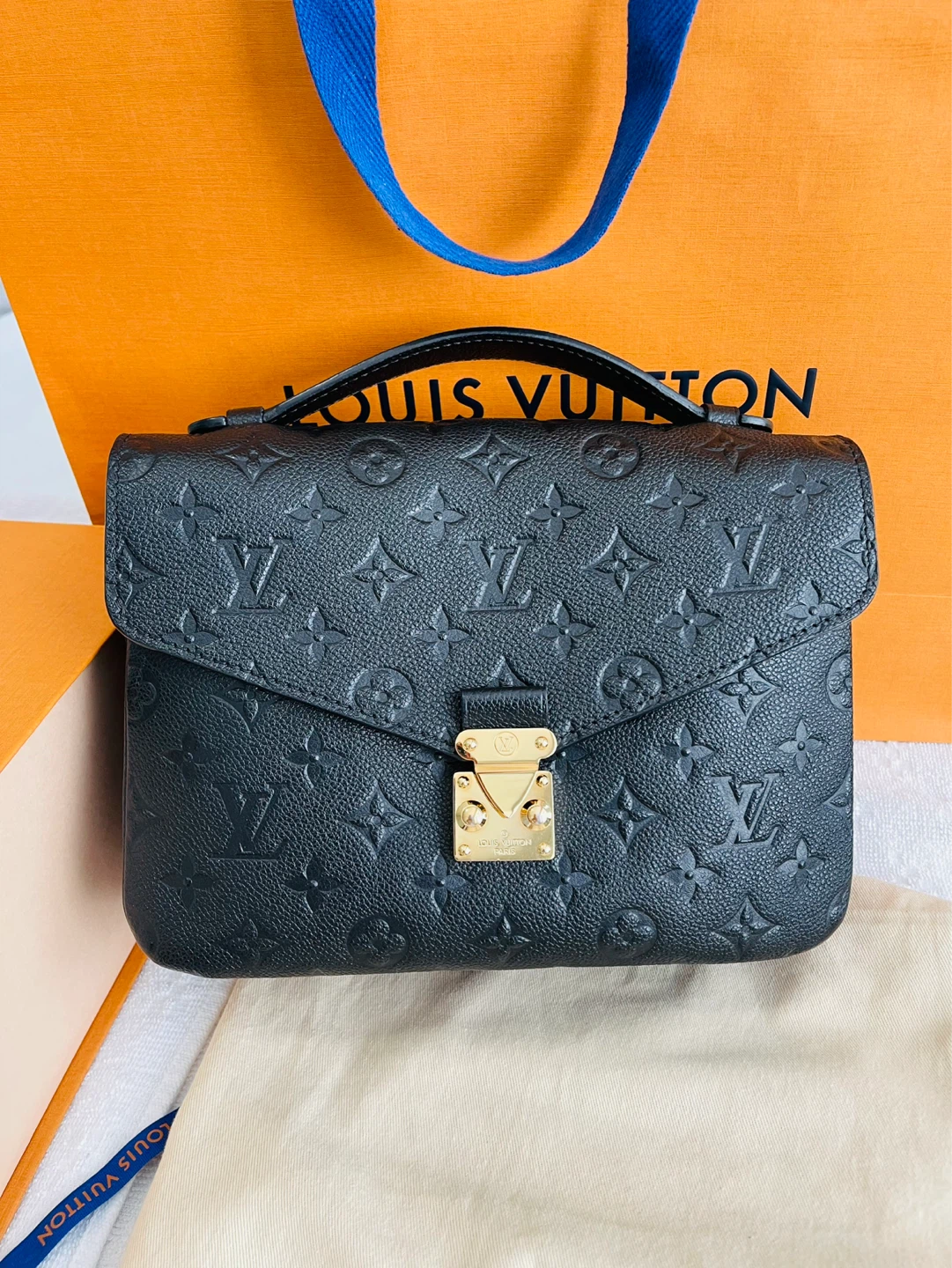 Louis Vuitton Black Monogram Embossed Leather Handbag - photo 2