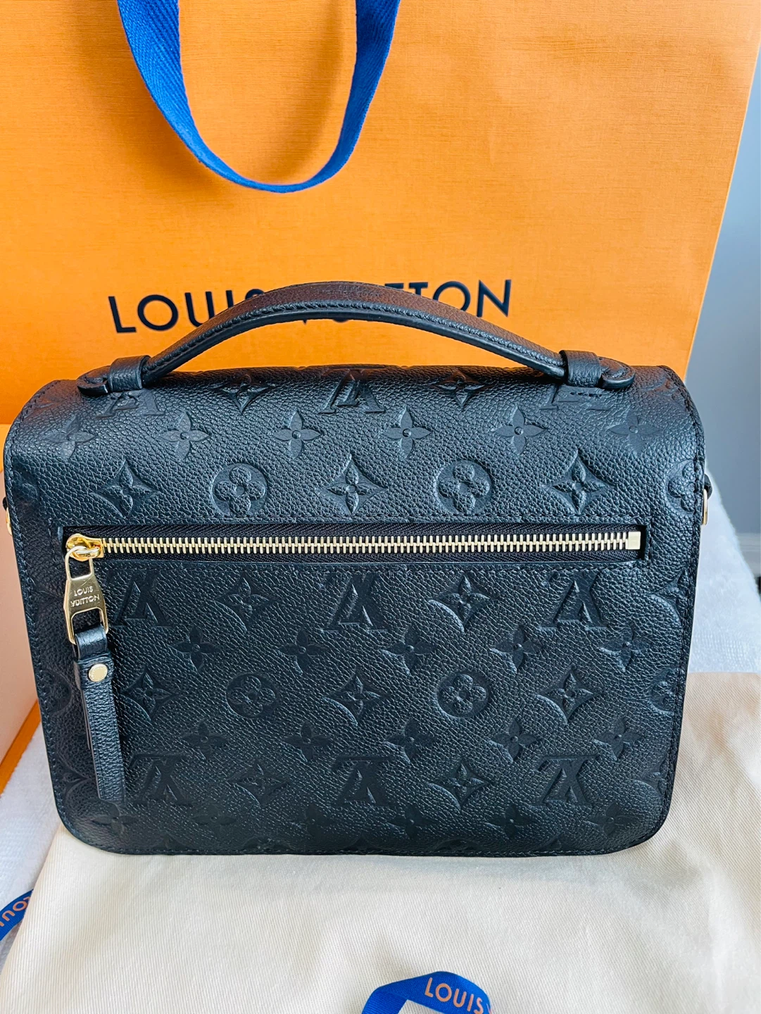 Louis Vuitton Black Monogram Embossed Leather Handbag - photo 3