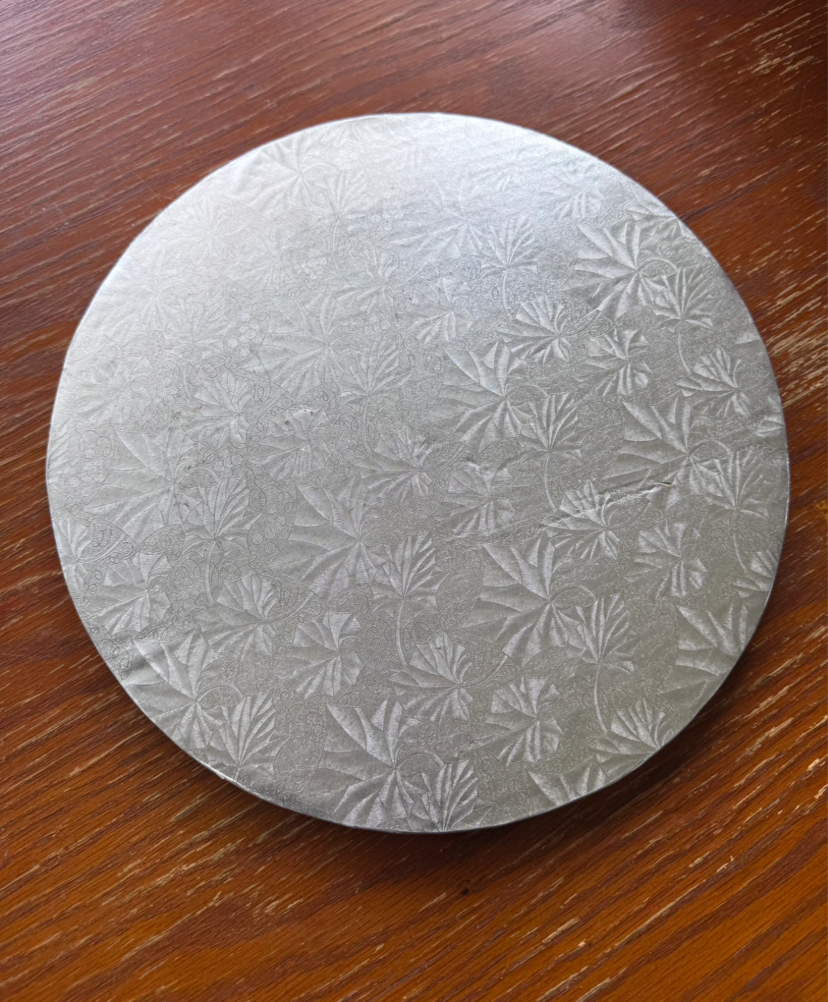 Round cake used board