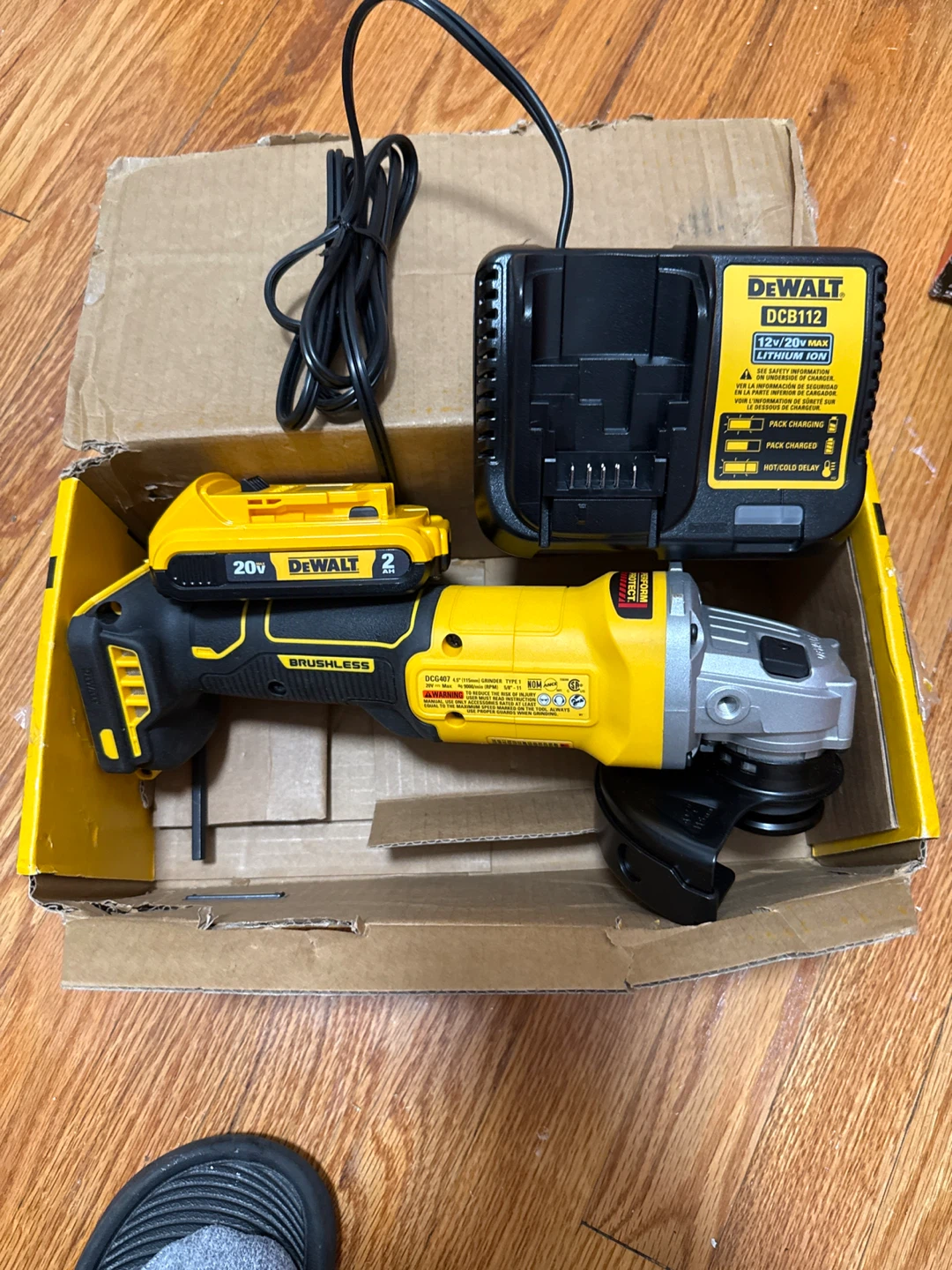 DEWALT 20V MAX Brushless Angle Grinder Kit