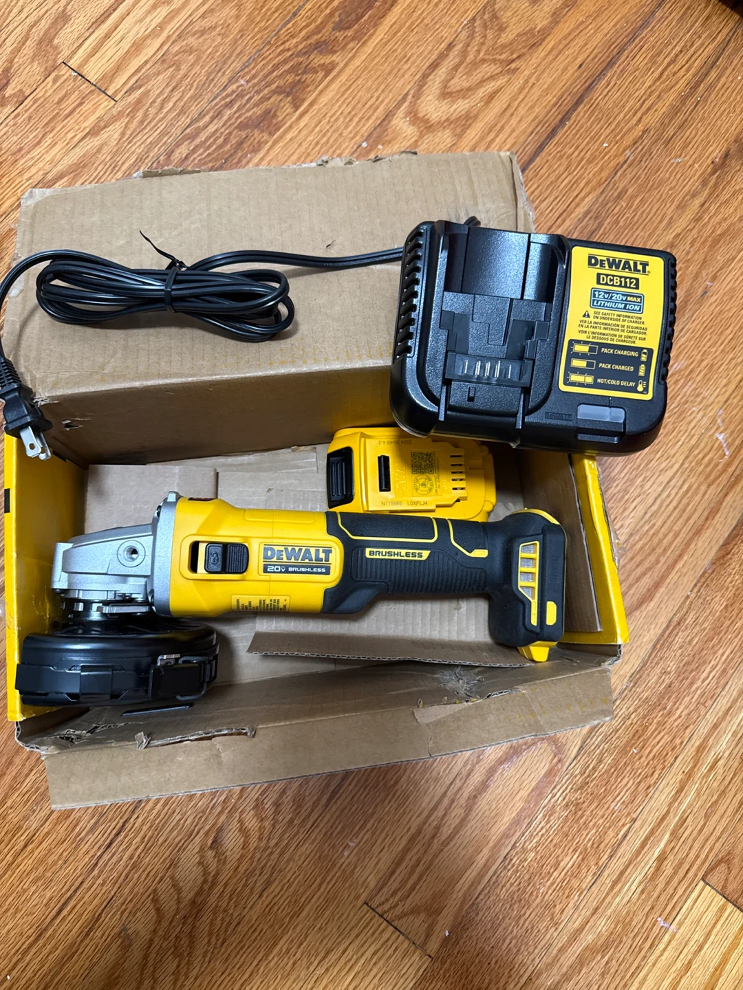 DEWALT 20V MAX Brushless Angle Grinder Kit - photo 2