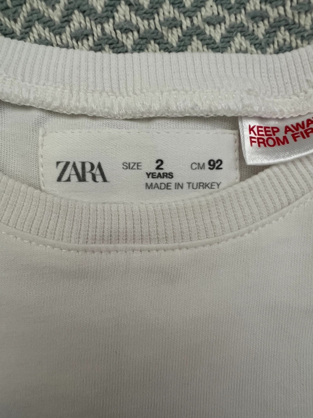 Zara Kids White T-Shirt with Heart Patch Pocket - Size 2 Years - photo 4