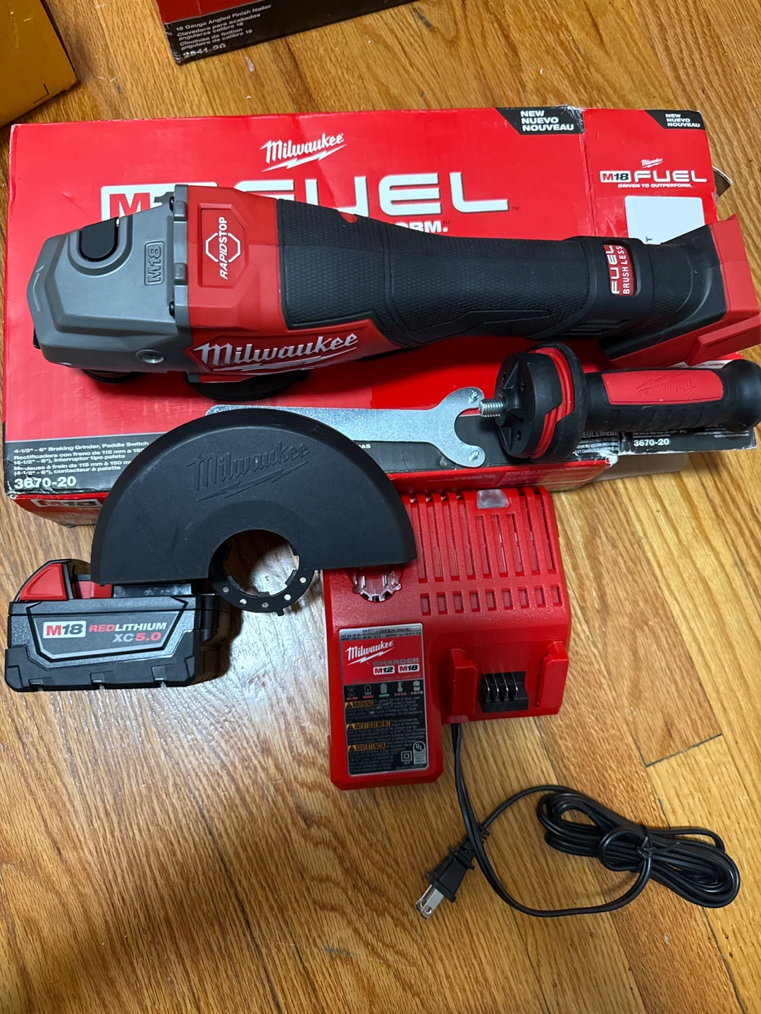 Milwaukee M18 FUEL 4.5"-5" Braking Grinder Kit - photo 2