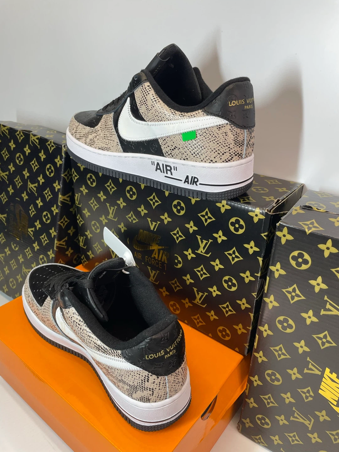 Nike Air Force 1 LV Low Sneakers - photo 3