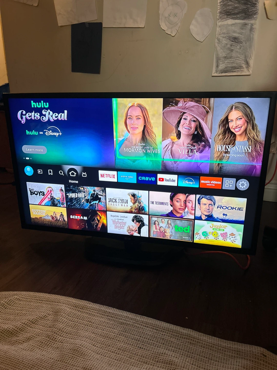 LG 42-inch Smart LED TV Model 42LN5700