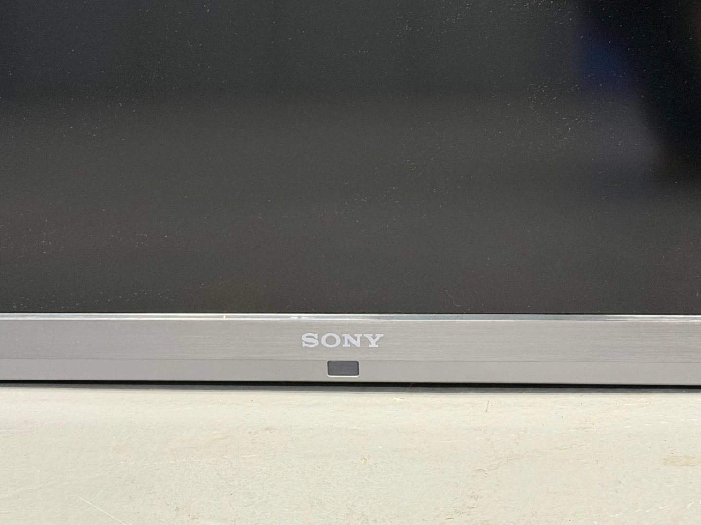 Sony Bravia 40” TV (KDL-40EX710) + Wall Mount - photo 2