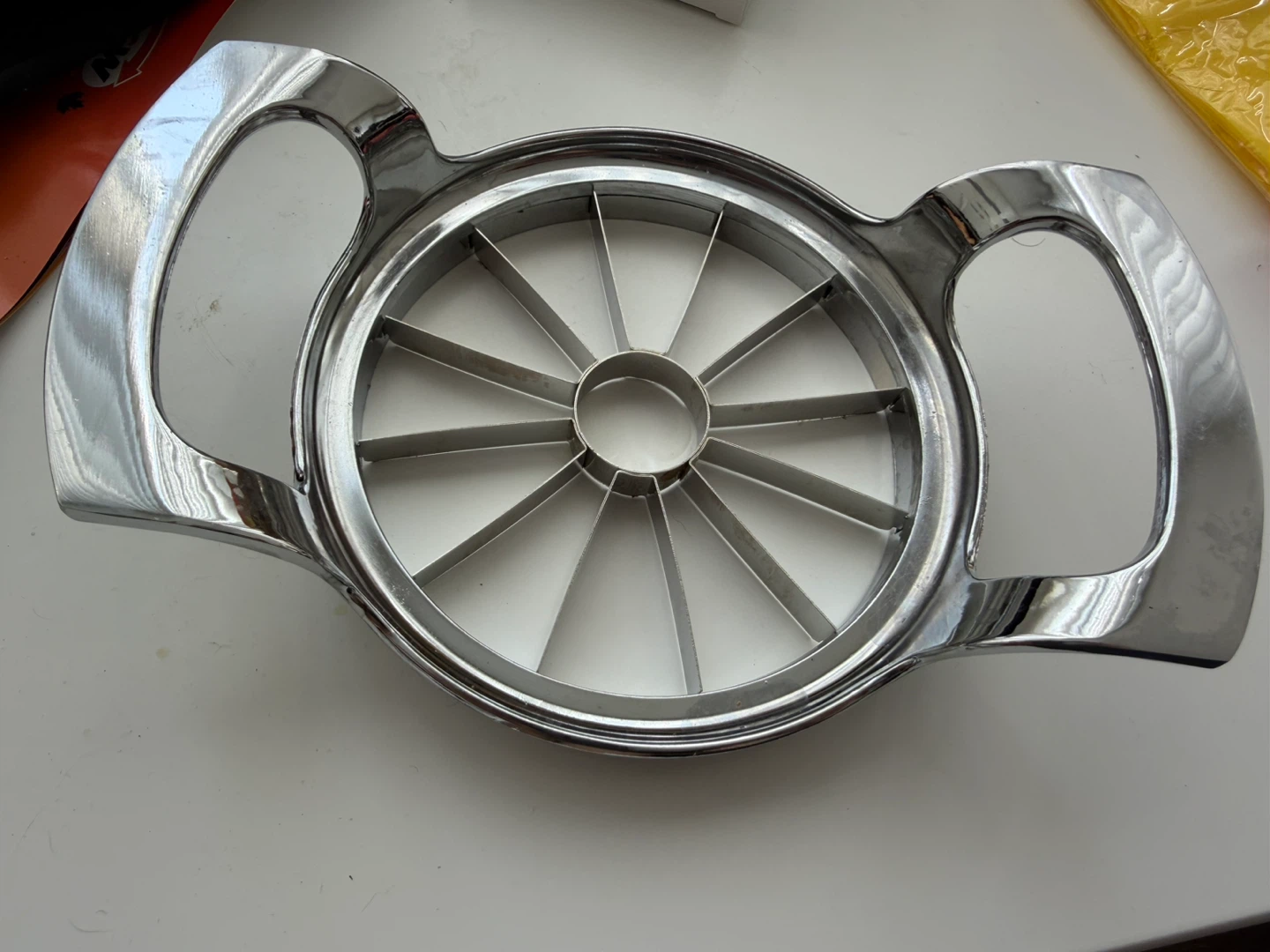 (Free with purchase) Apple cutter