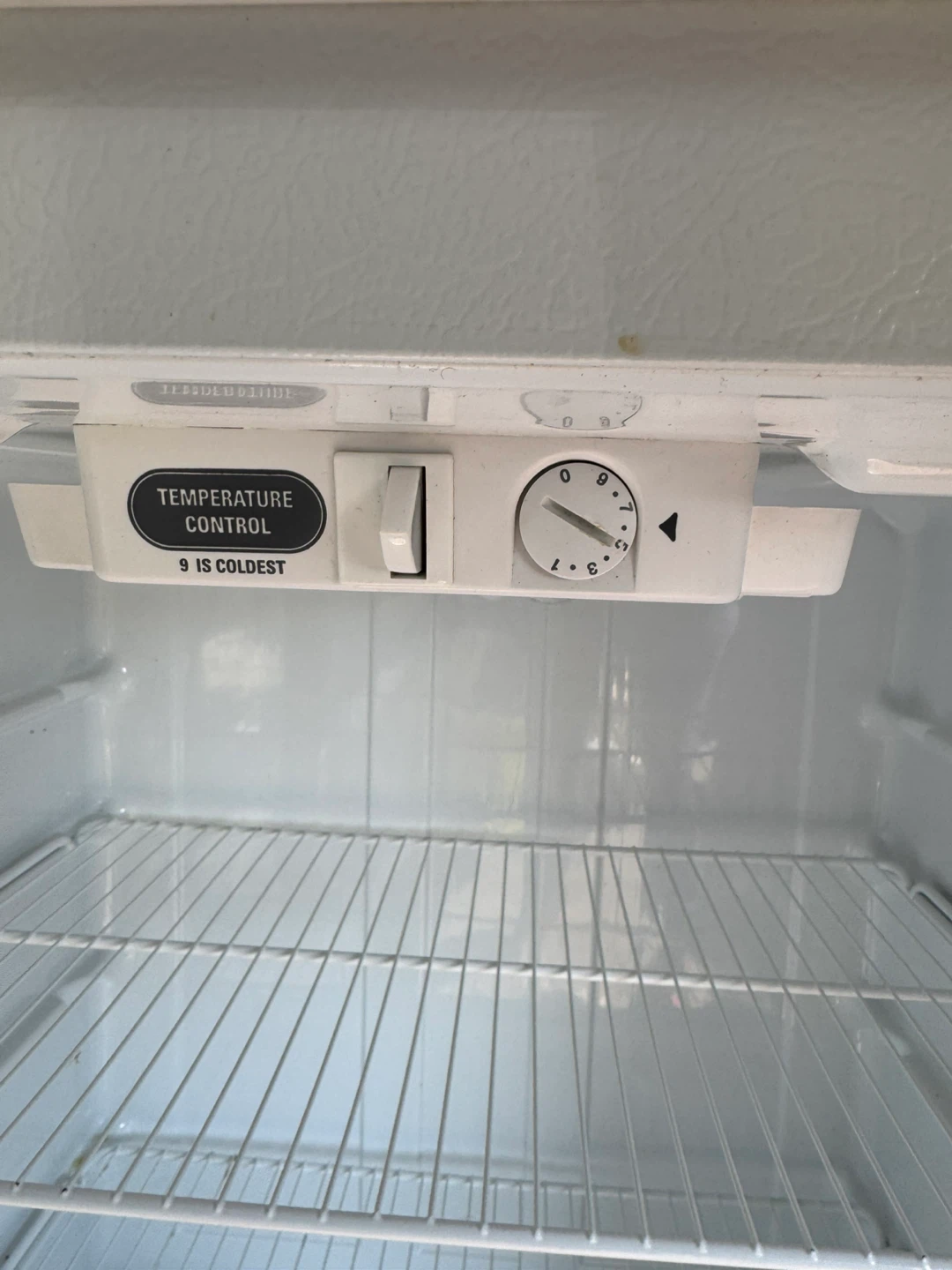 General Electric Refrigerator/Freezer GTH16BBSXLWW - photo 5