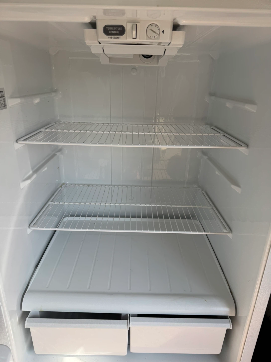 General Electric Refrigerator/Freezer GTH16BBSXLWW - photo 2