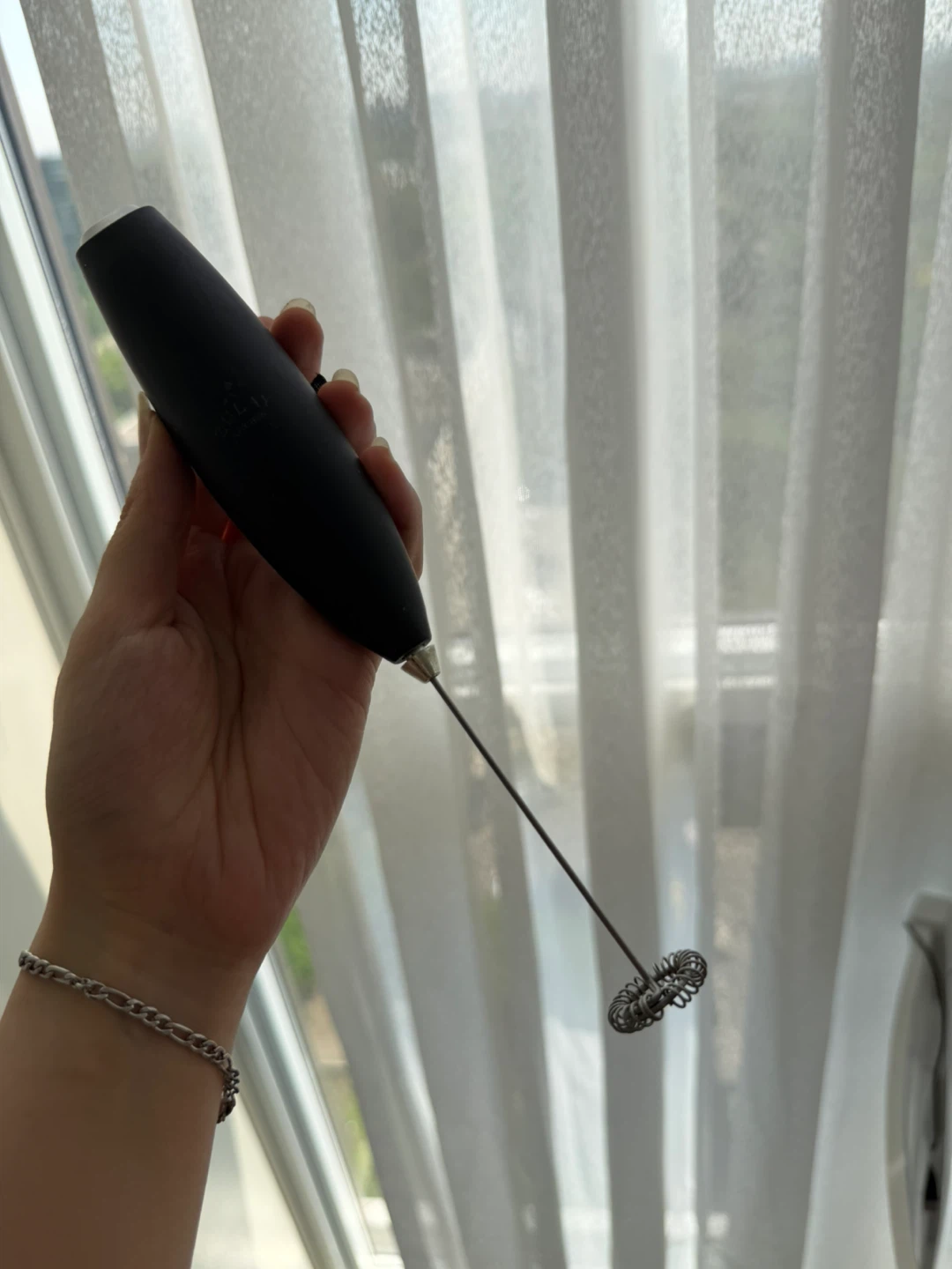 (Free with purchase) Electric milk frother/drink mixer