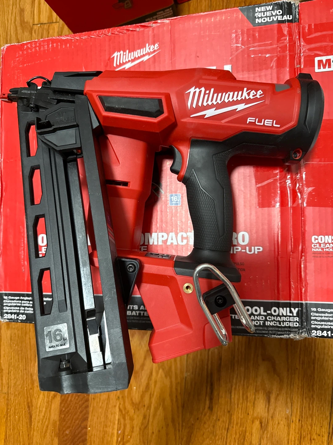 Milwaukee M18 FUEL 16 Gauge Finish Nailer - photo 2