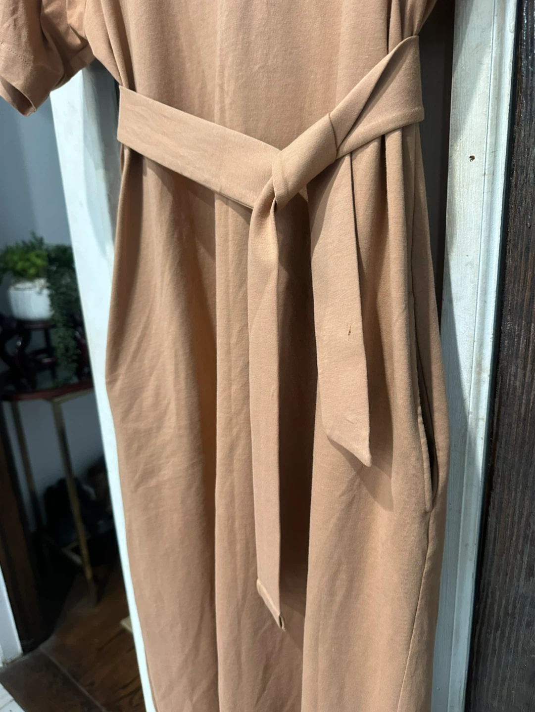 Uniqlo Tan Short-Sleeve Midi Dress with Waist Tie - photo 4