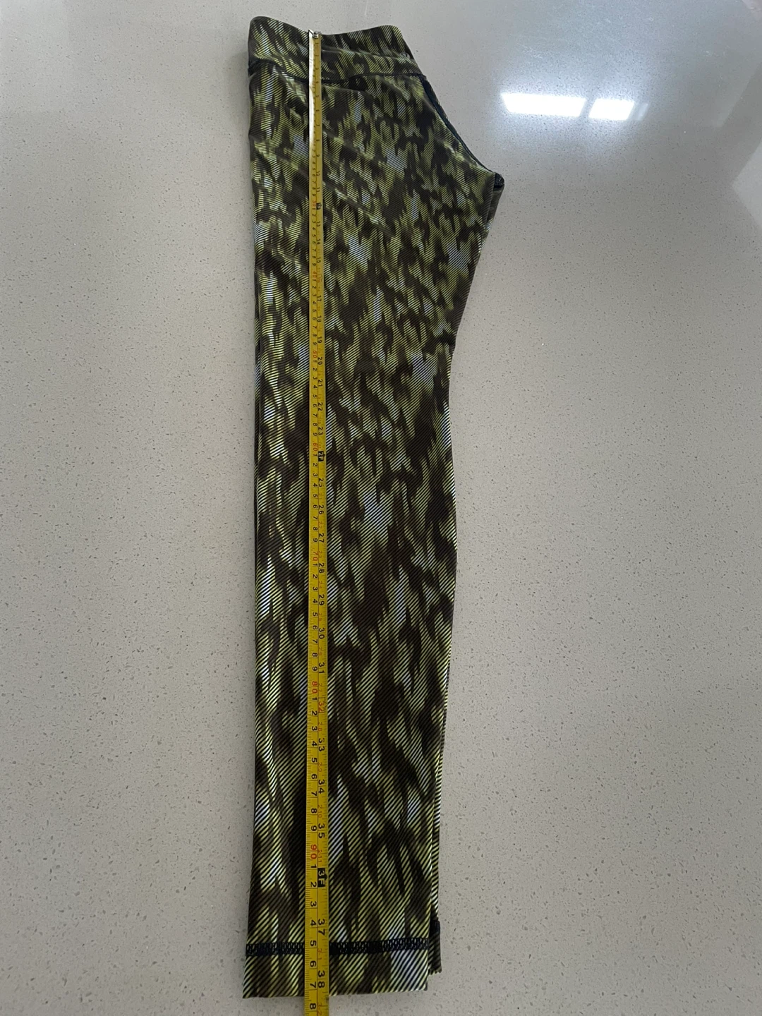 Lululemon Women's Leggings size 10-12Green/Black Abstract Print - photo 2