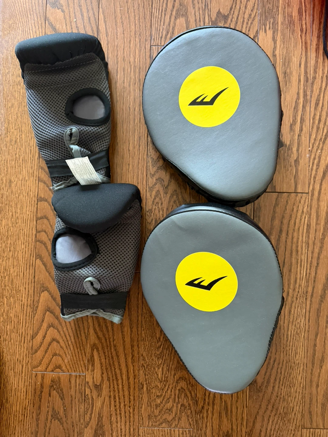 Everlast Punch Mitts and Training Gloves Set - photo 2